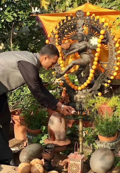 Master Ganesh performing a puja ceremony in his family temple in Los Angeles, in front of Nataraj ( Shiva) He destroys all the bad vibrations in your life so that the new and good vibrations have space to come